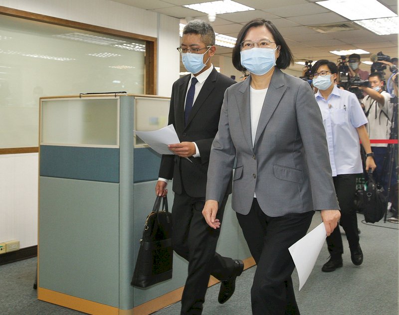 基本工資微幅調升 蔡總統:鼓勵辛苦勞工 也盼體恤困難