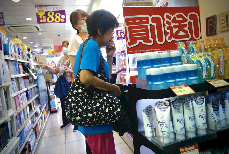 疫情衝擊減弱 7月景氣燈號增2分續亮黃藍燈
