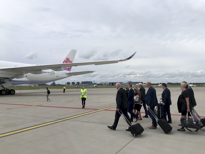 捷克參院議長維特齊出發訪台 哈維爾機場啟程別具意義