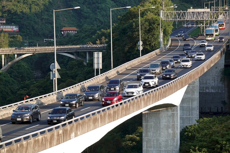 收假日國5北返車流增 上午10時至傍晚6時易塞