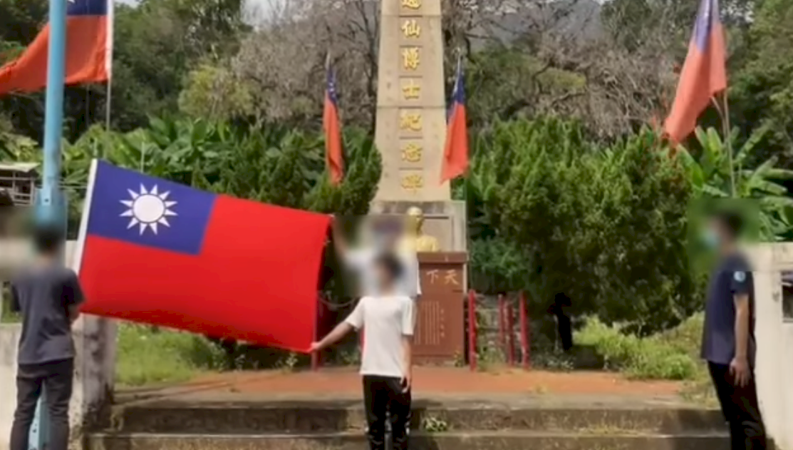 無懼國安法 港親台人士升旗慶雙十