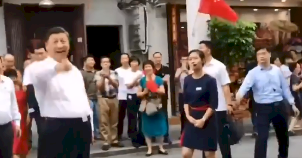 保鑣出手拉回女導遊未果! 習近平訪潮州 網友熱議漏網鏡頭