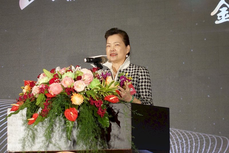 王美花:將發給具永久居留權外國人三倍券