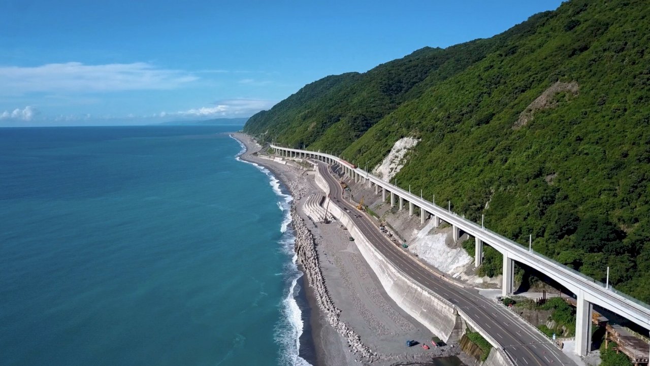 歷時41年 「環島鐵路電氣化」終於走完最後一哩路