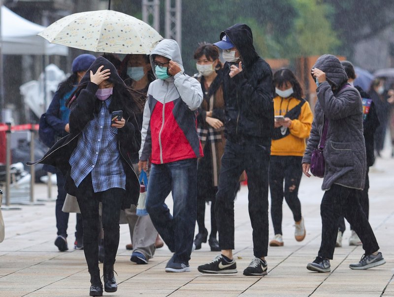 年尾不平靜 東北季風、華南雲雨區、南方雲系先後來襲