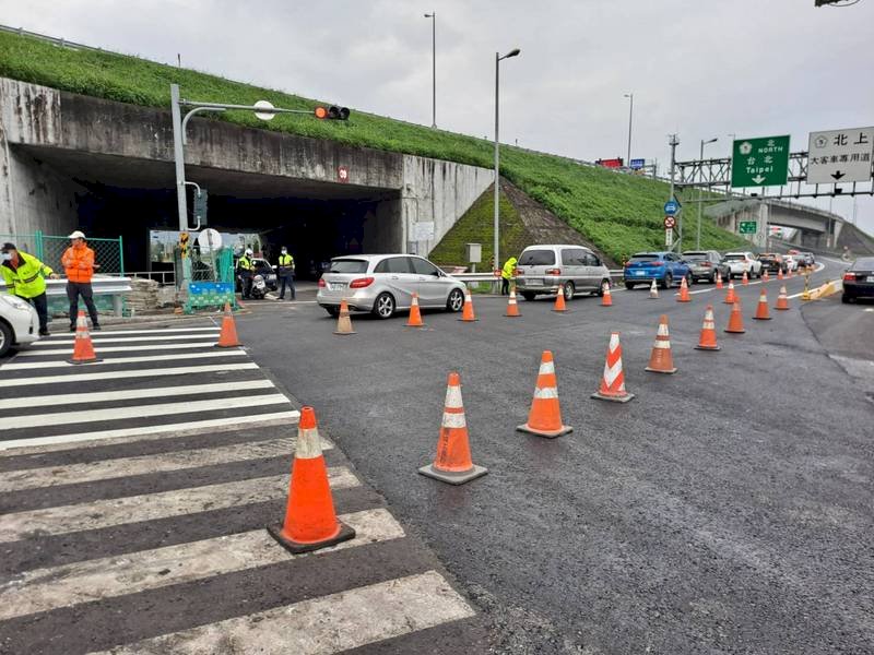 減少移動 端午連假高速公路匝道儀控再加強