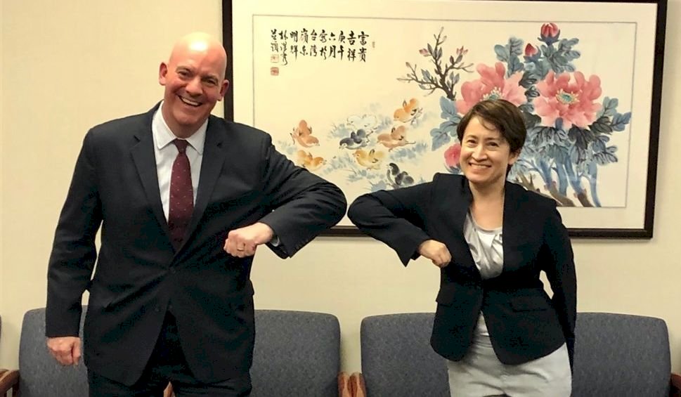 美台交往限制解除 美政軍局助卿與蕭美琴會晤