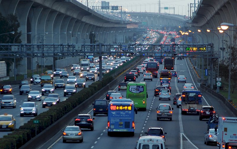 二二八連假前夕 西部國道北部路網湧車潮