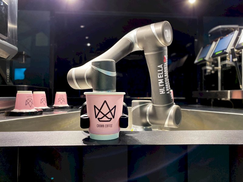 新加坡首個「機器人咖啡師」 手臂來自台灣