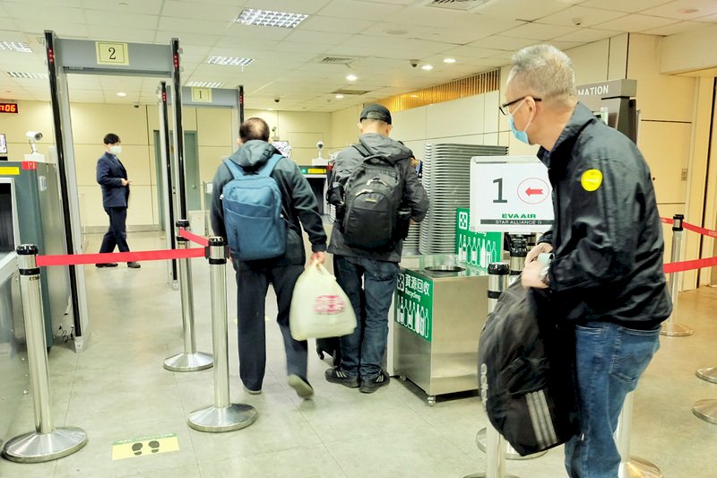 桃機恢復轉機作業 旅客讚台灣最方便