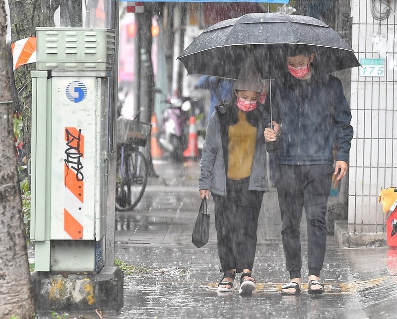 東北季風增強  中部以北降雨明顯