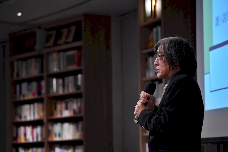 詹宏志請辭國策顧問 朱立倫籲蔡總統脫下網軍魔戒