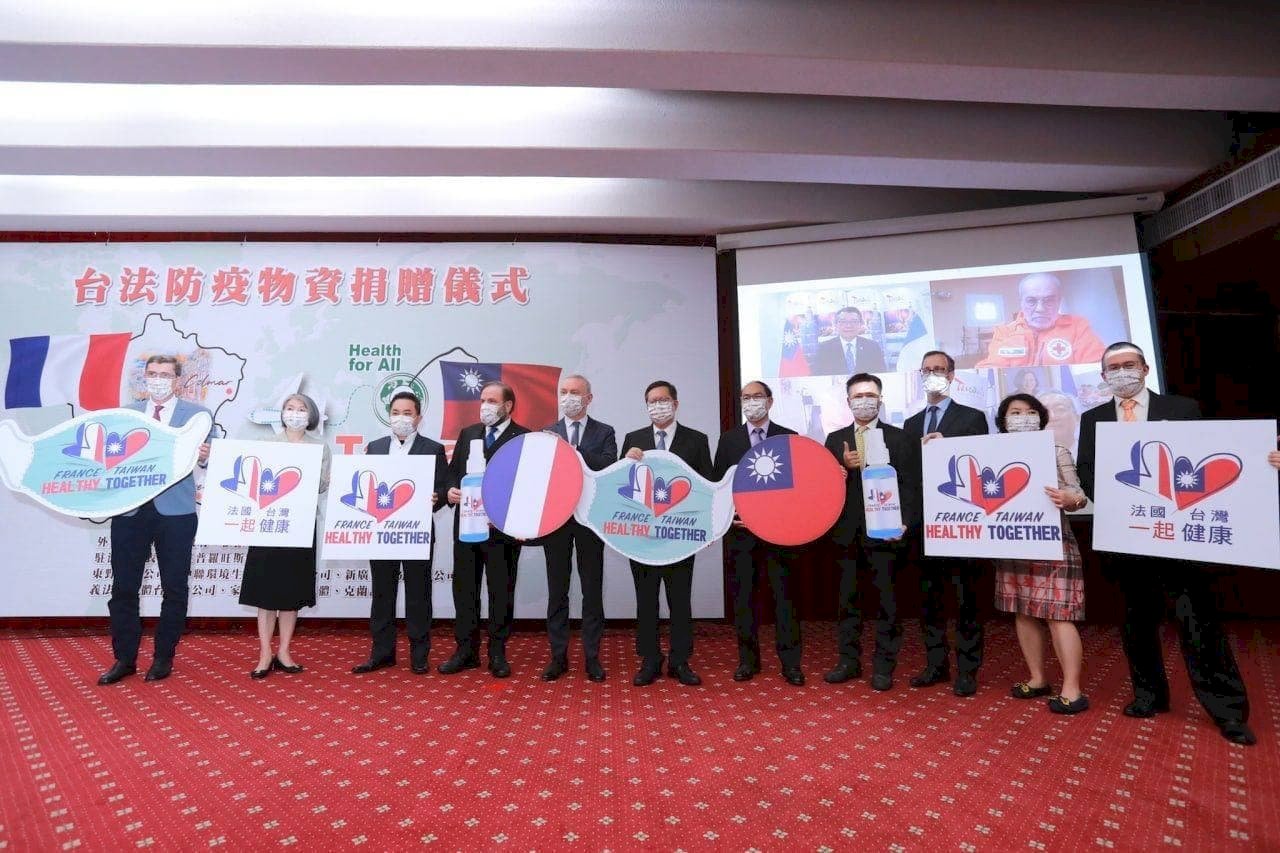 台企贈法國防疫物資 外交部:台法友誼如鳳梨般香甜濃蜜