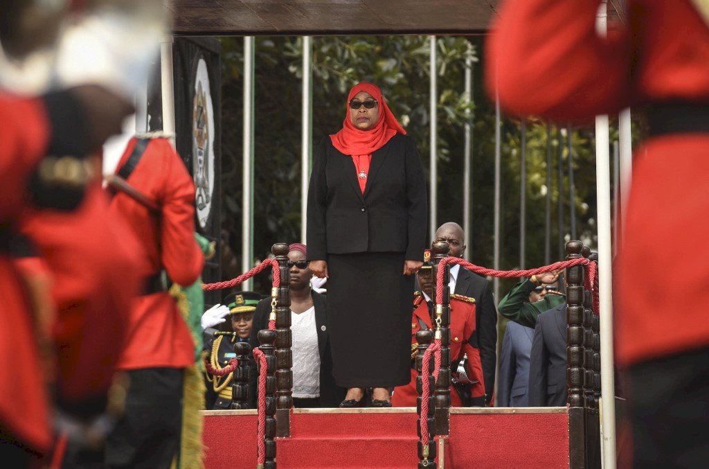 坦尚尼亞首位女總統就任 呼籲全國團結