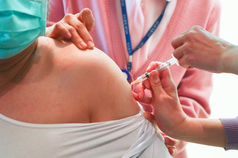 疫苗接種假 人力銀行調查逾6成企業願給全薪