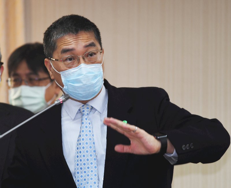 黑衣人丟蟑螂 徐國勇:絕不讓不法份子挑戰公權力