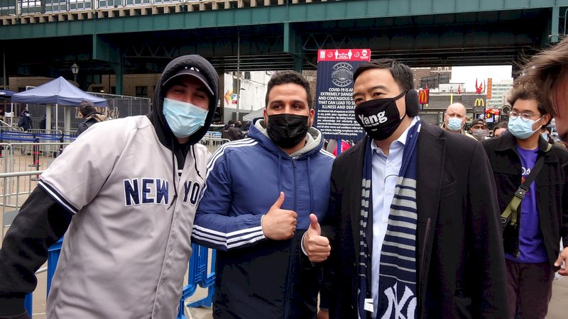 洋基開幕戰球迷回歸 楊安澤看球成場外焦點