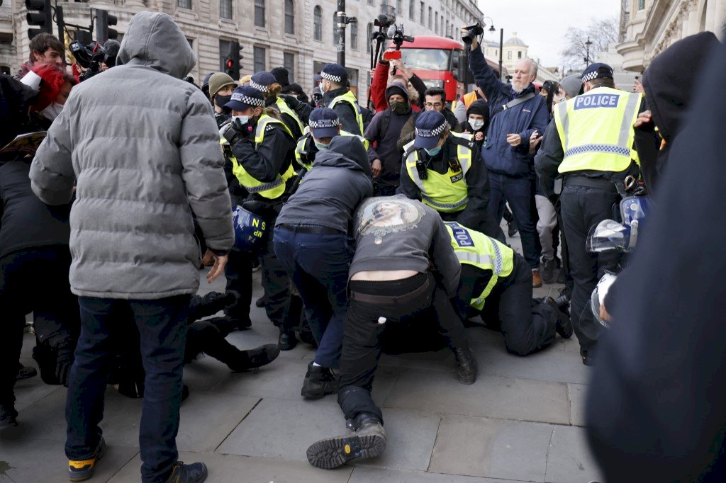 反對為警察擴權 英國爆發「撤回法案」示威