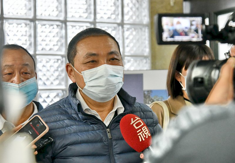 侯友宜12日帶頭施打AZ疫苗 「首長必須身先士卒」