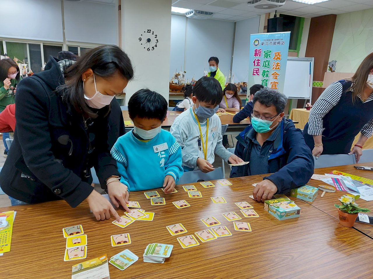 玩桌遊聊繪本 新北新住民親職講座好有趣