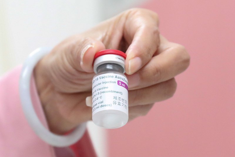 41萬劑AZ疫苗 優先給專責醫院醫護與第一線防疫人員施打