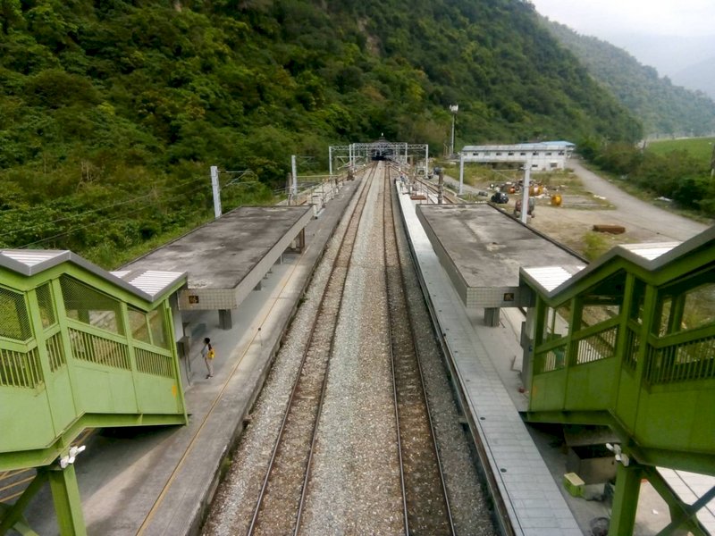 太魯閣號又事故 工人跨越武塔站月台遭撞送醫