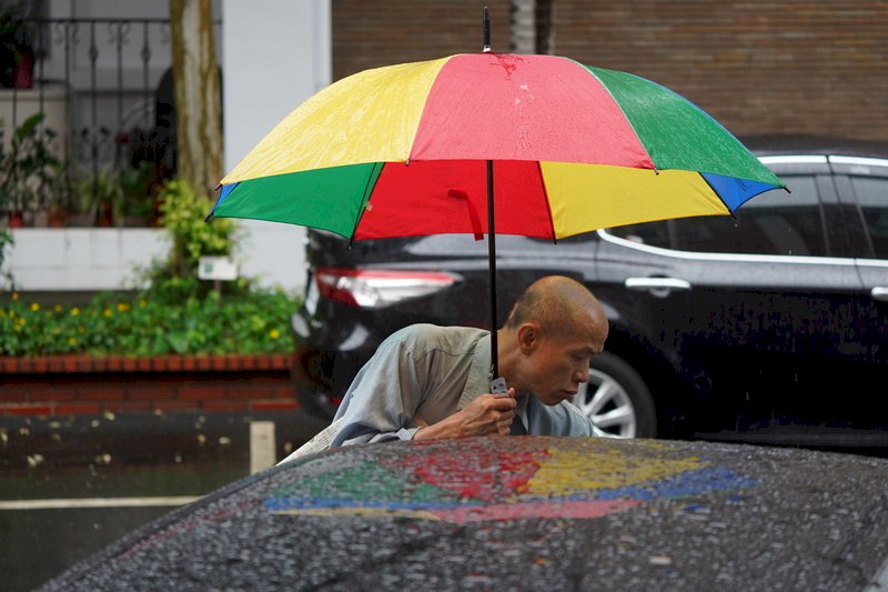 東半部局部短暫雨 晚起有較大雨勢