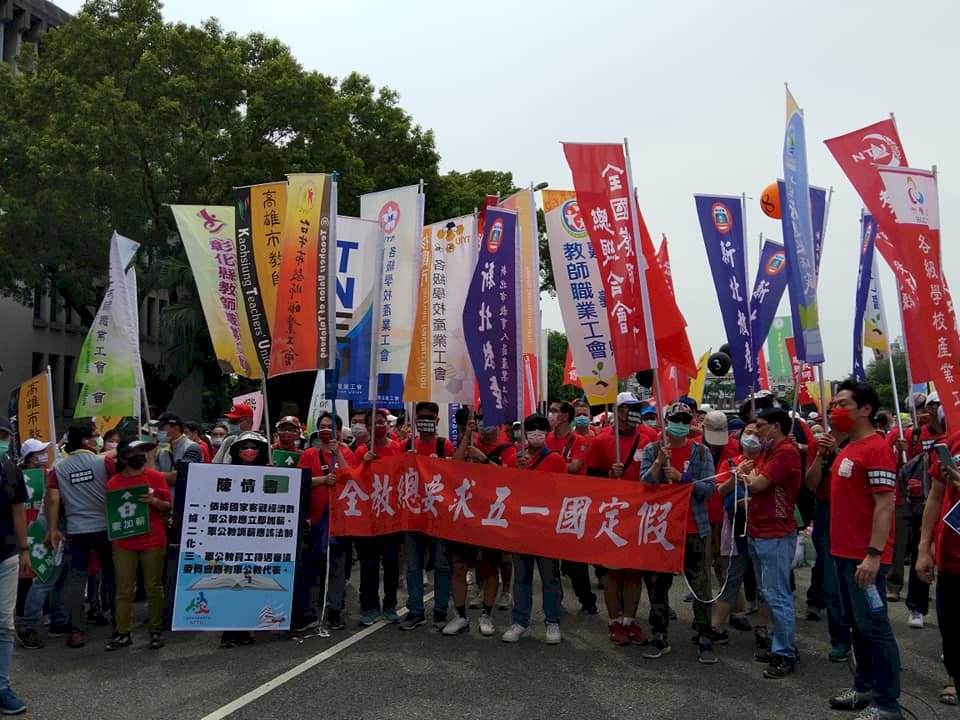 全教總喊教師加薪 行政院:有制度審慎周延評估