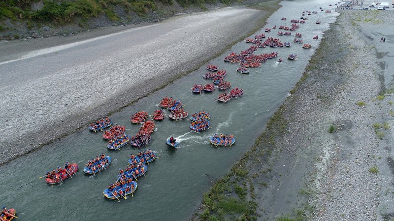 秀姑巒溪泛舟鐵人賽 享受山海美好風光