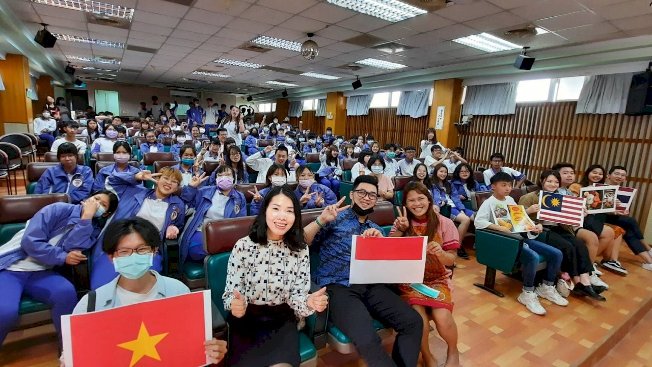 明道4國外籍生前進二林工商 分享東南亞文化