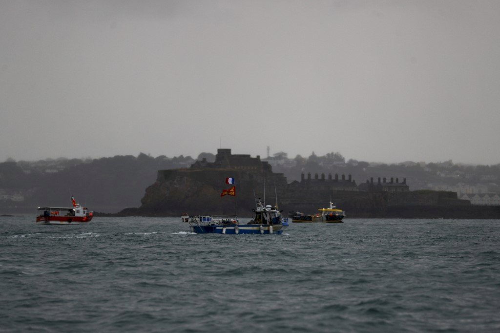 英法為漁權對峙情勢降溫 船艇各自撤離澤西島