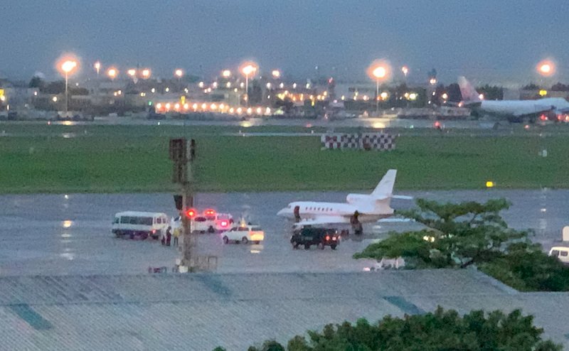駐印度代表處2官員確診 醫療專機晚間抵台救護車直送醫院治療