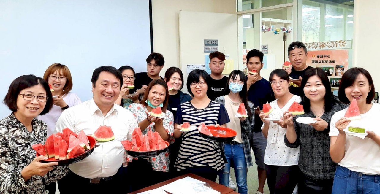 明道國際生感謝「台灣媽媽」 印尼師溫馨贈禮