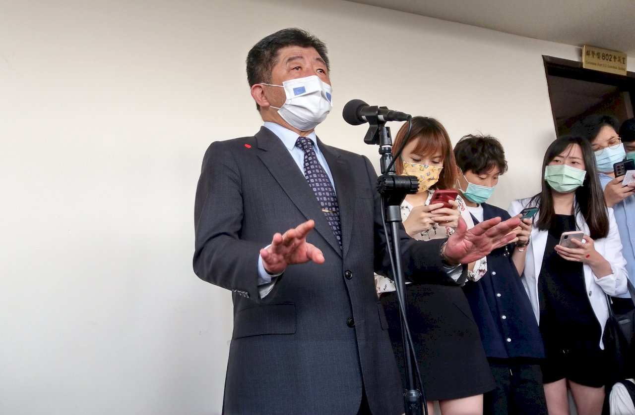 陳時中13日表示,宜蘭、蘆洲社區群聚個案與華航諾富特案病毒基因定序完全相同。(劉品希 攝)