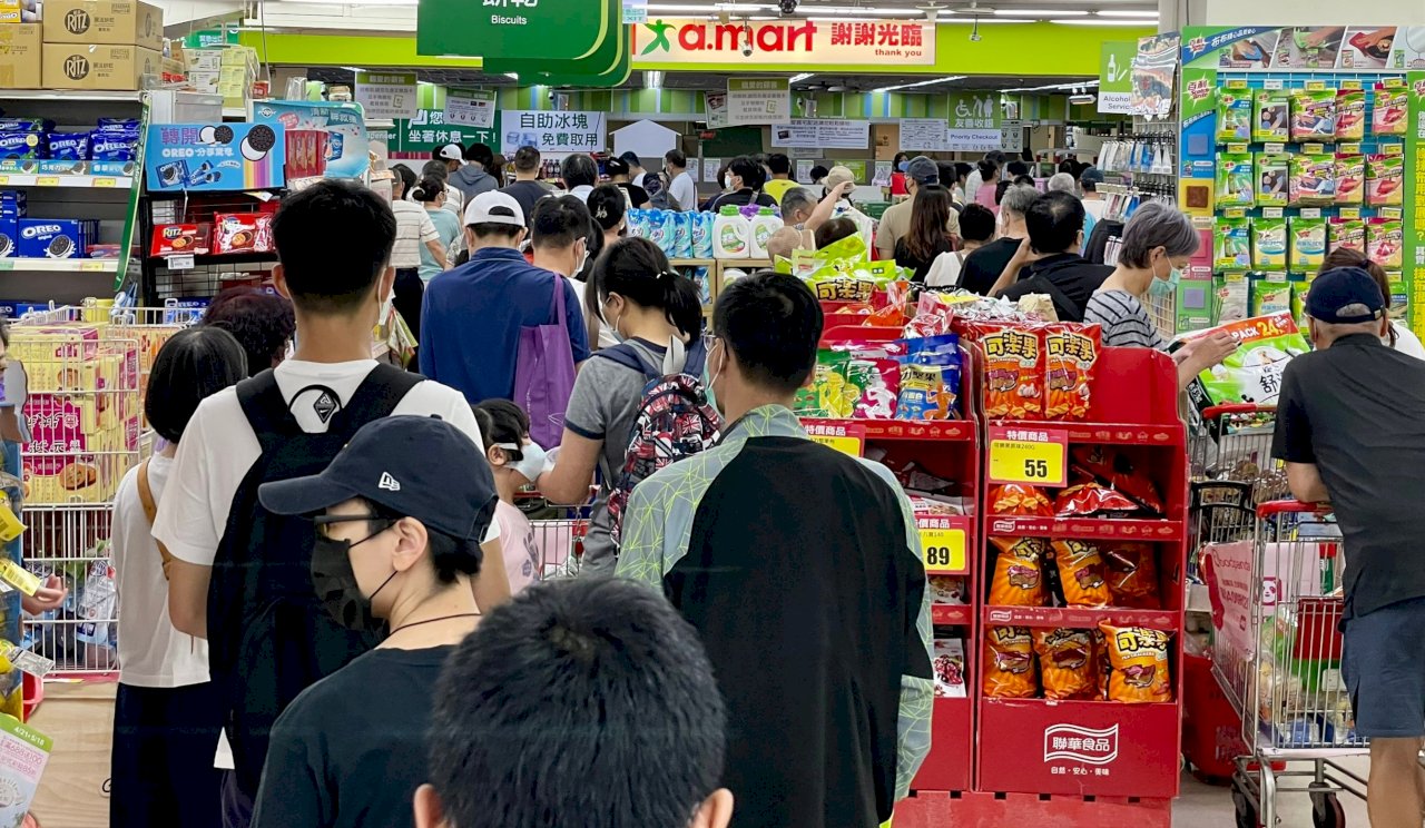 新北三級警戒 侯友宜:室內外戴口罩,非必要不外出