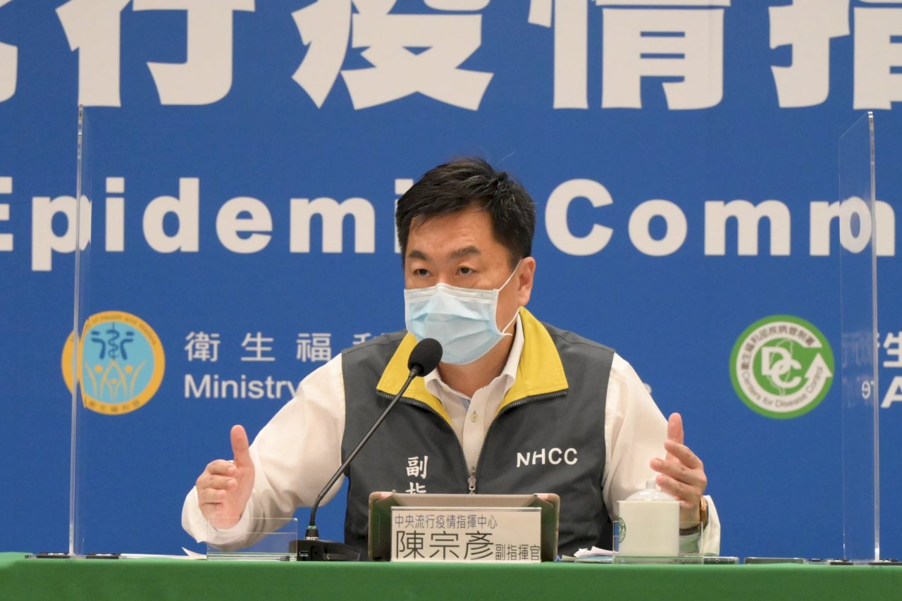 全國防疫會議拍板 若單獨自駕才可免戴口罩
