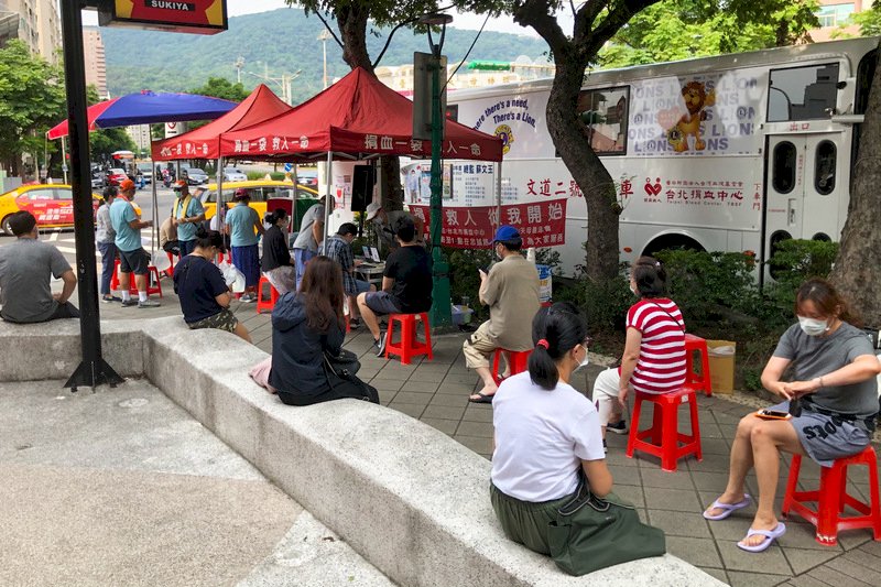 醫院需求增血庫卻困窘 打AZ疫苗將免暫緩捐血