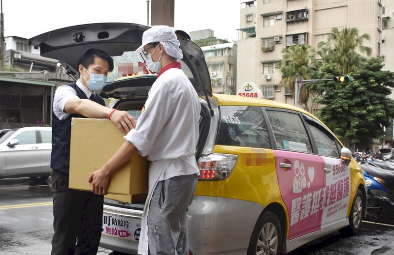 他們不想利潤 先照顧人心!大車隊外送、動物園每天直播