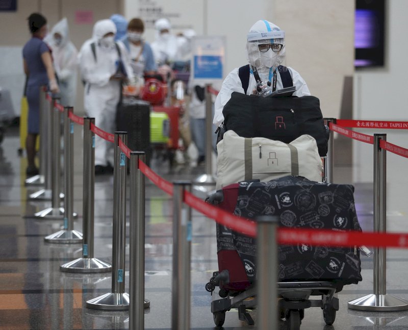 機場湧現逃難潮? 林國顯:國內線大跌9成、國際線回溫5成