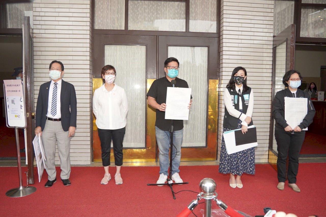 批疫苗採購不透明 民眾黨團提案設疫苗採購調閱委員會