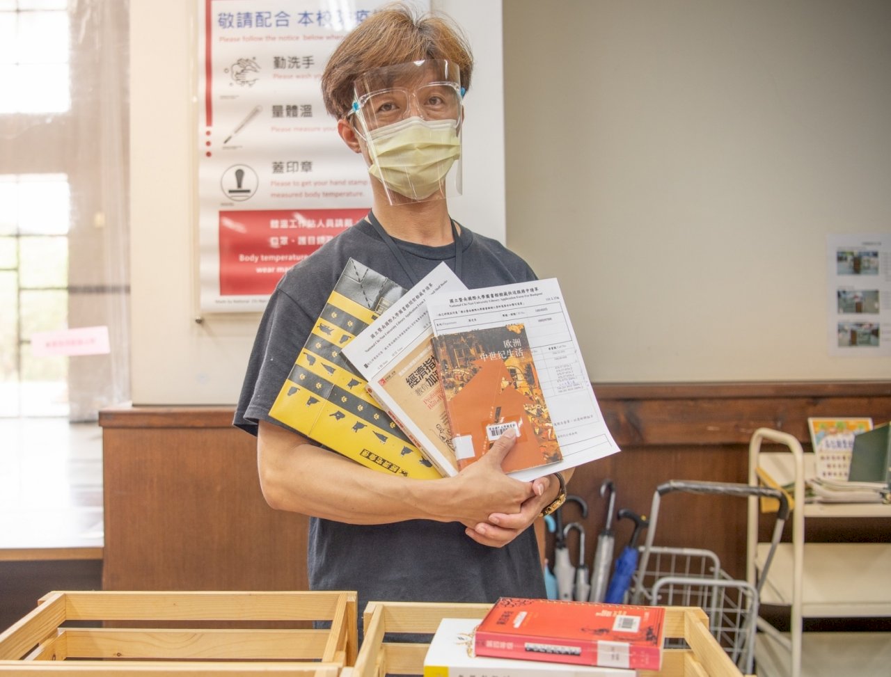 暨南大學祭出雙方案 讓師生在家就能領錢看書