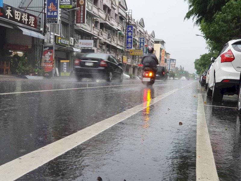 氣象局估22日鋒面接近 北部東半部短暫陣雨增加