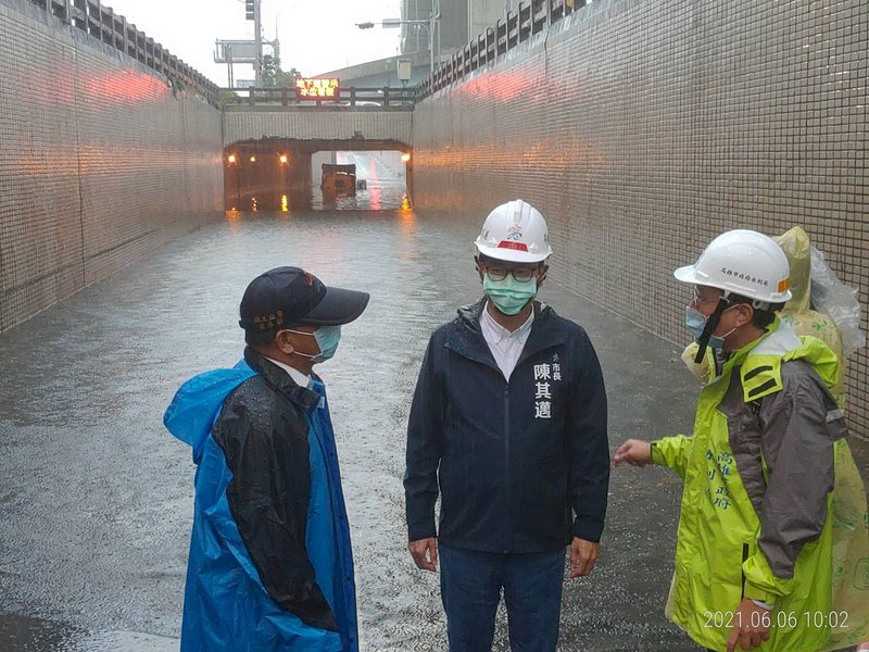 鋒面滯留強灌高屏 水利署發布一、二級淹水警戒