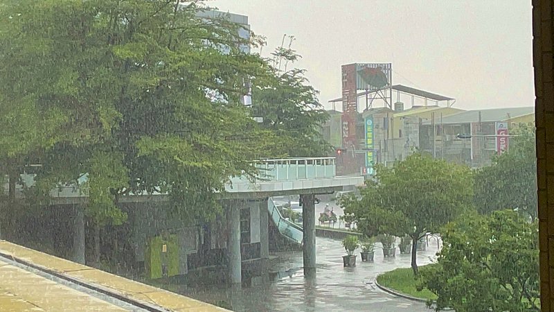 梅雨滯留鋒進逼 明起連3天西半部嚴防豪大雨