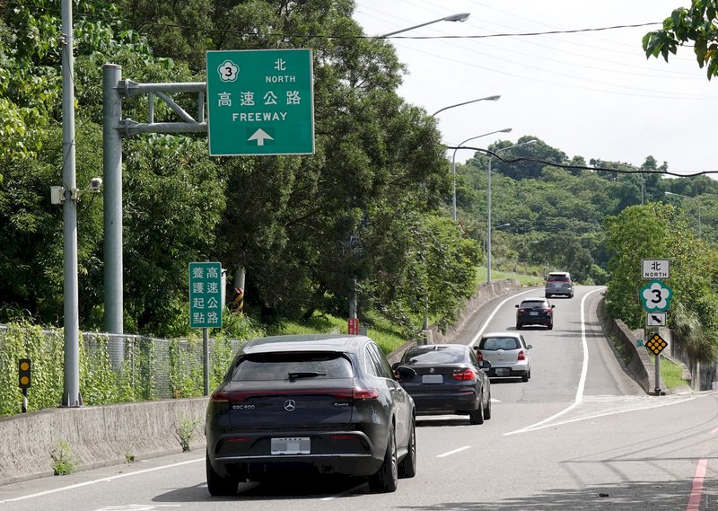 明年元旦假期疏運 國道客運大增5成、海運大減5成