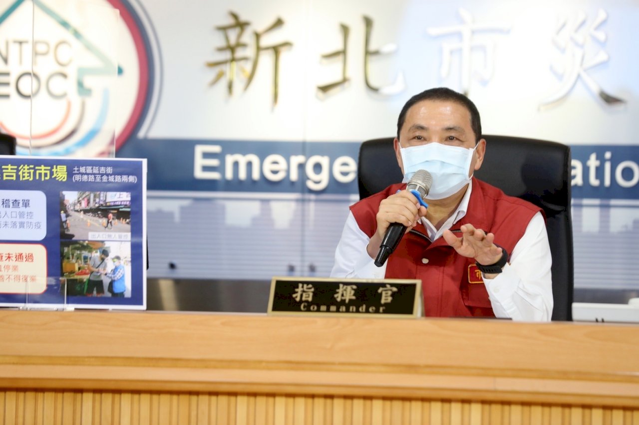 新北打AZ後死亡案例累計達10人 侯友宜仍鼓勵民眾接種