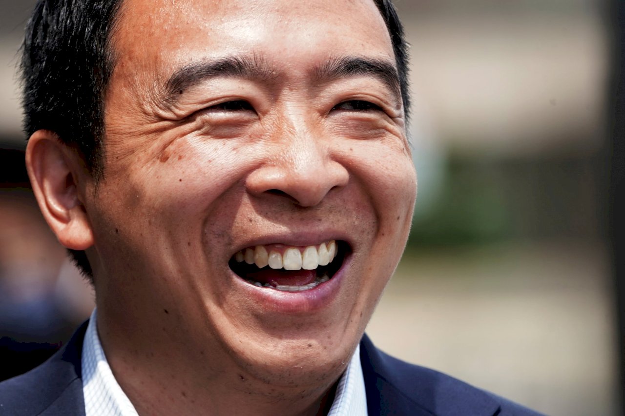 民主黨紐約市長初選 亞當斯領先楊安澤退選