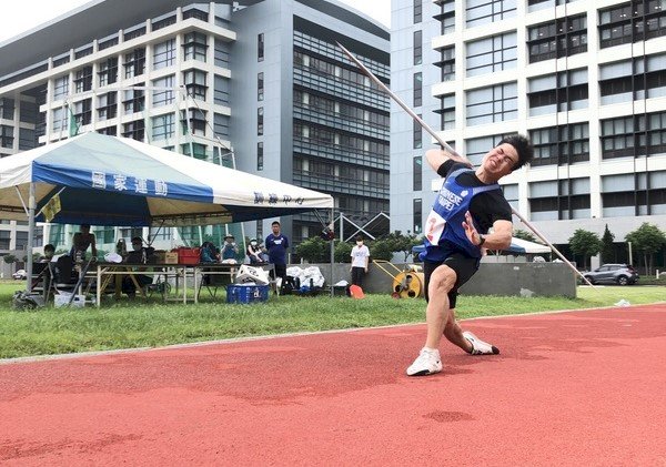 台灣標槍好手黃士峰21日在中華田協舉辦的東京奧運測驗賽擲出85.03公尺,達奧運參賽標準(85公尺),將連2屆征戰奧運。(中華民國田徑協會提供) (圖:中央社)