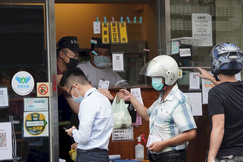 8月消費信心下降 投資股票時機降最多