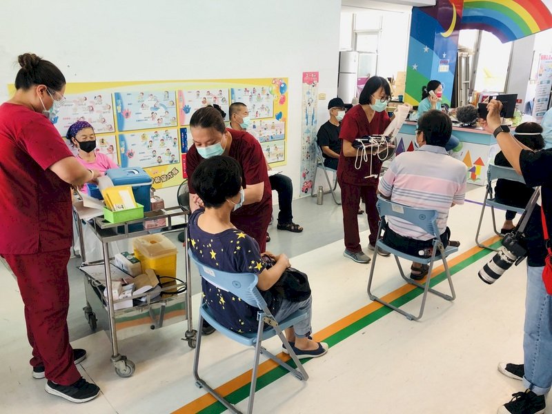 台東僅加配300劑AZ疫苗 指揮中心:配撥量逾預約人數